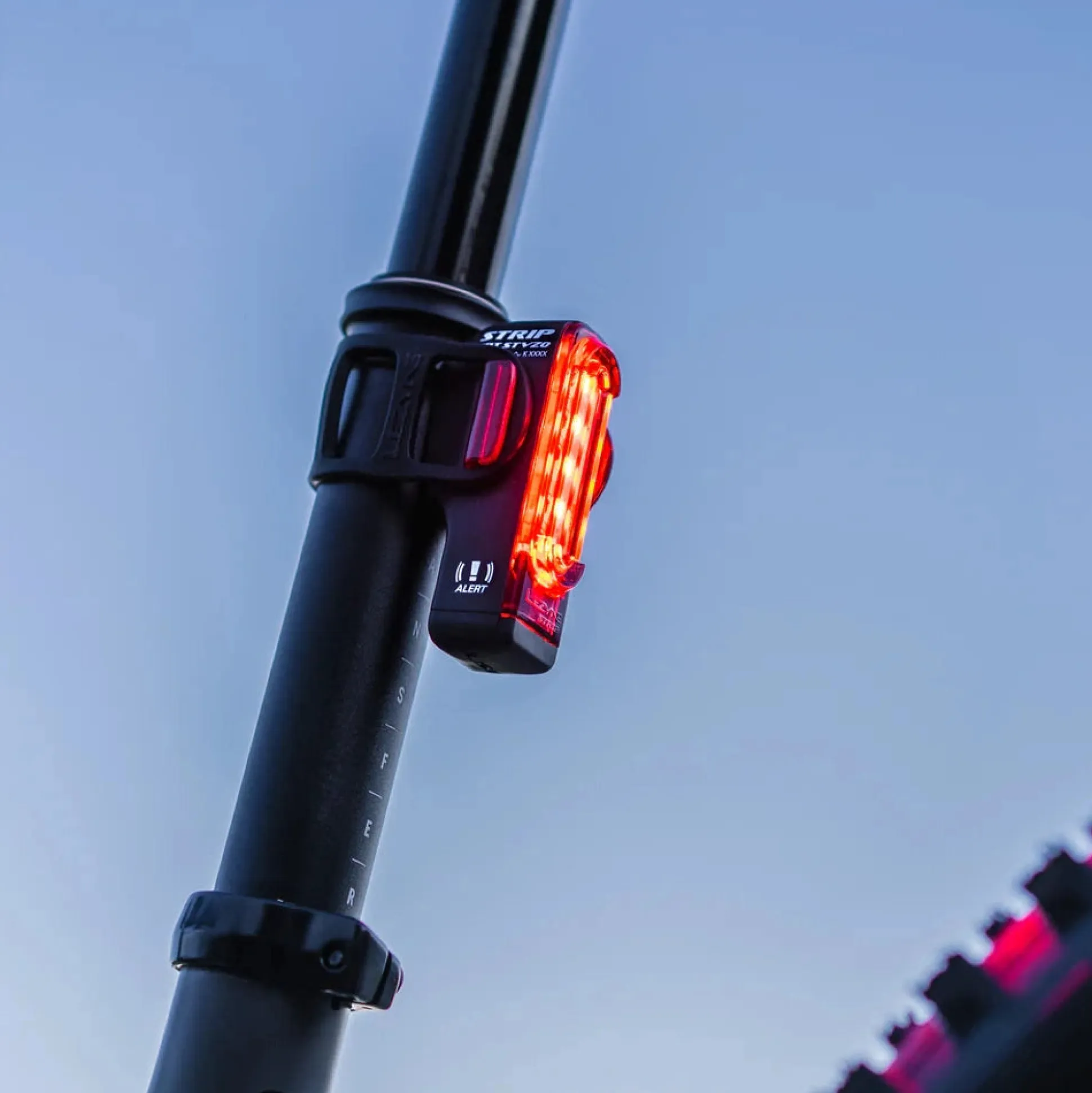 Luce posteriore Lezyne Strip+ Alert STVZO