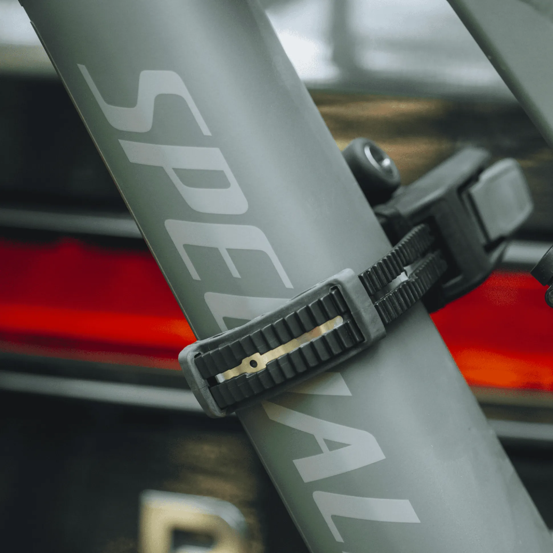Portabici da installare sul gancio di traino Thule Epos ParkSecure 69cm - Nero